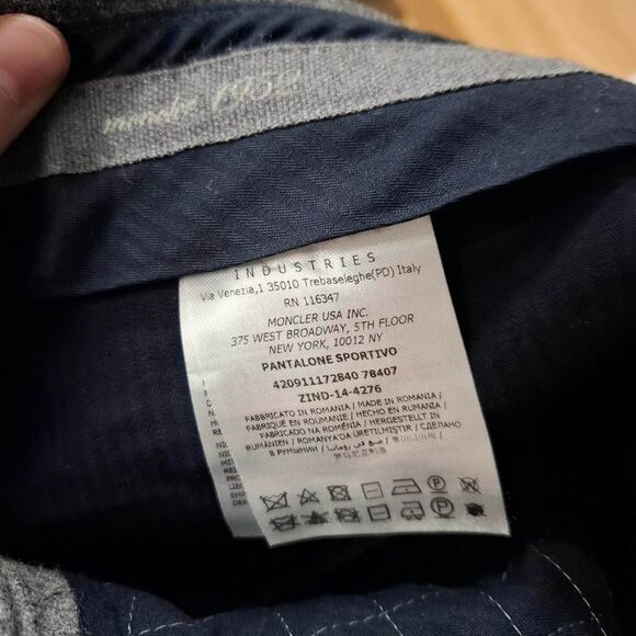 Moncler Mid-Waist Straight-Leg Trousers in Grey Wool - Picture 3 of 6